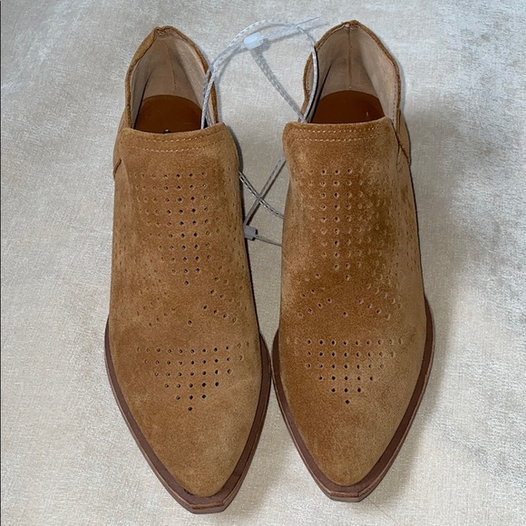 New With Tags Gianni Bini Suede Block Heel Booties - Picture 2 of 6